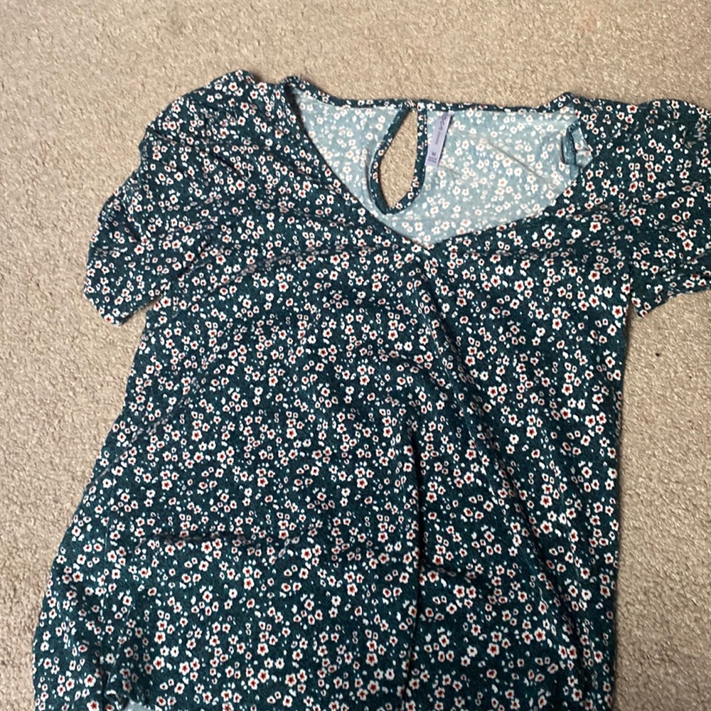 Comfortable vintage floral blouse 💚❤️🌸